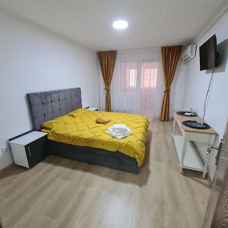 Ferienwohnung Garsoniera Luxury Kevin Piteşti Exterior foto