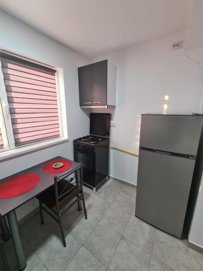 Ferienwohnung Garsoniera Luxury Kevin Piteşti Exterior foto
