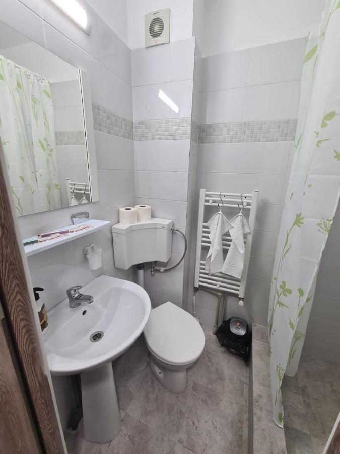 Ferienwohnung Garsoniera Luxury Kevin Piteşti Exterior foto